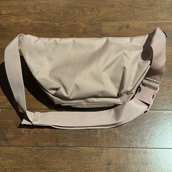 Herschel Pop Quiz Hip Pack - 3.5L - Picture 5 of 5